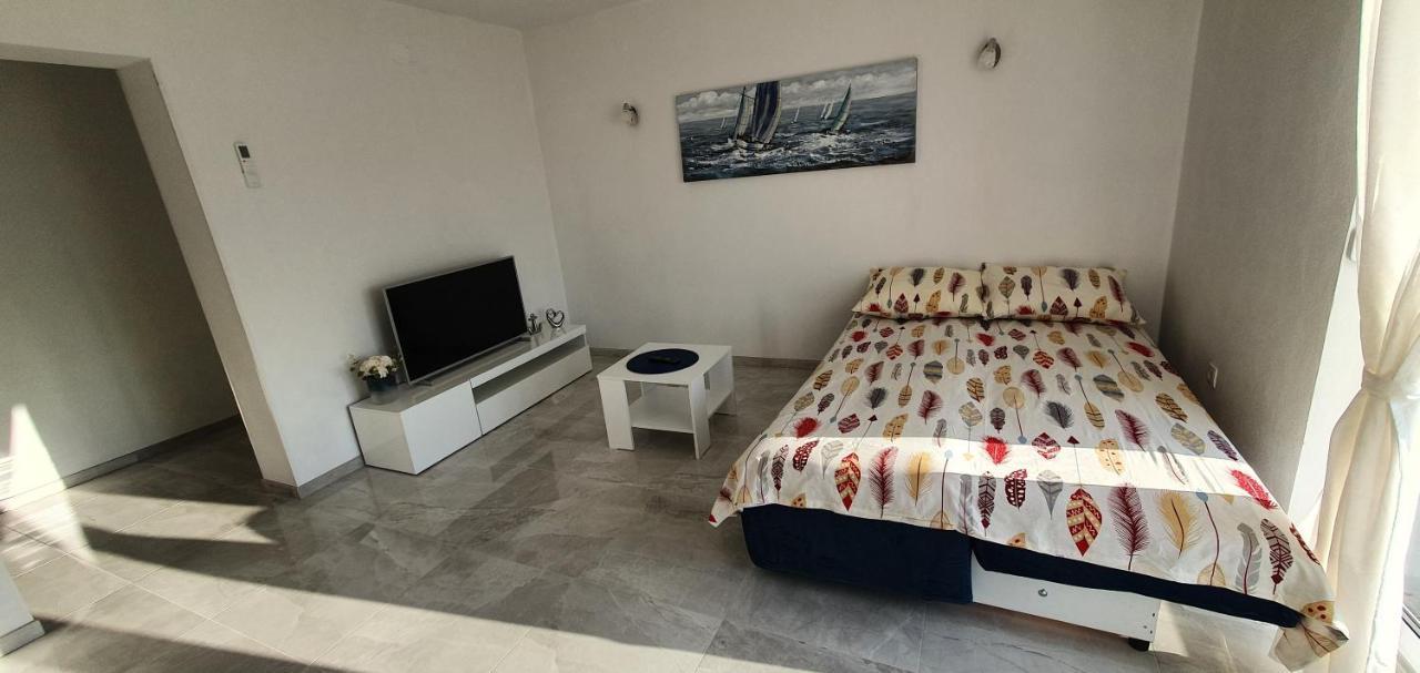 Apartmani Naomi&Leo 塞尼 外观 照片