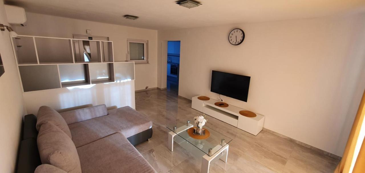 Apartmani Naomi&Leo 塞尼 外观 照片