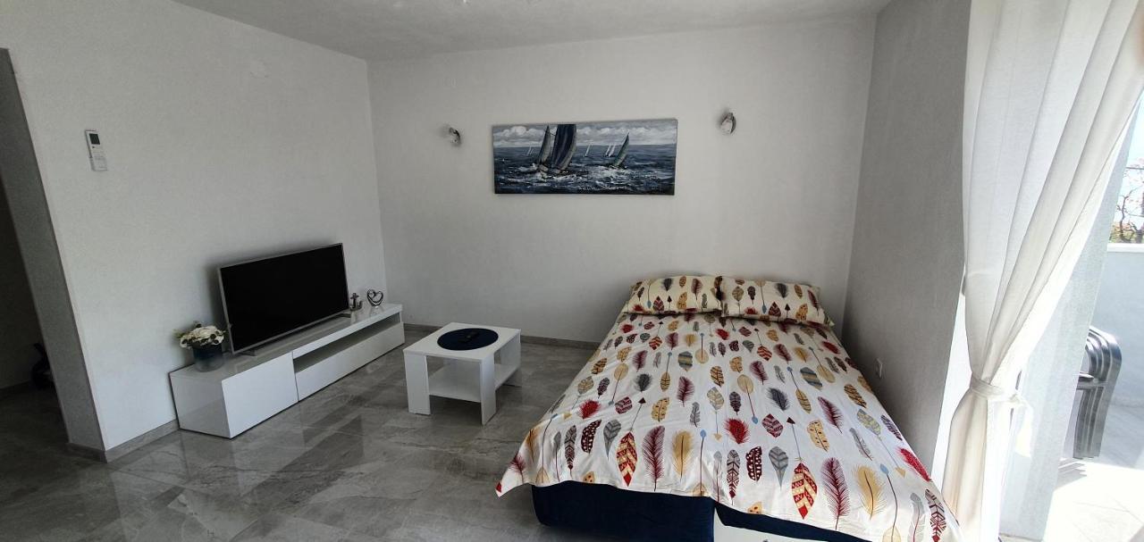 Apartmani Naomi&Leo 塞尼 外观 照片